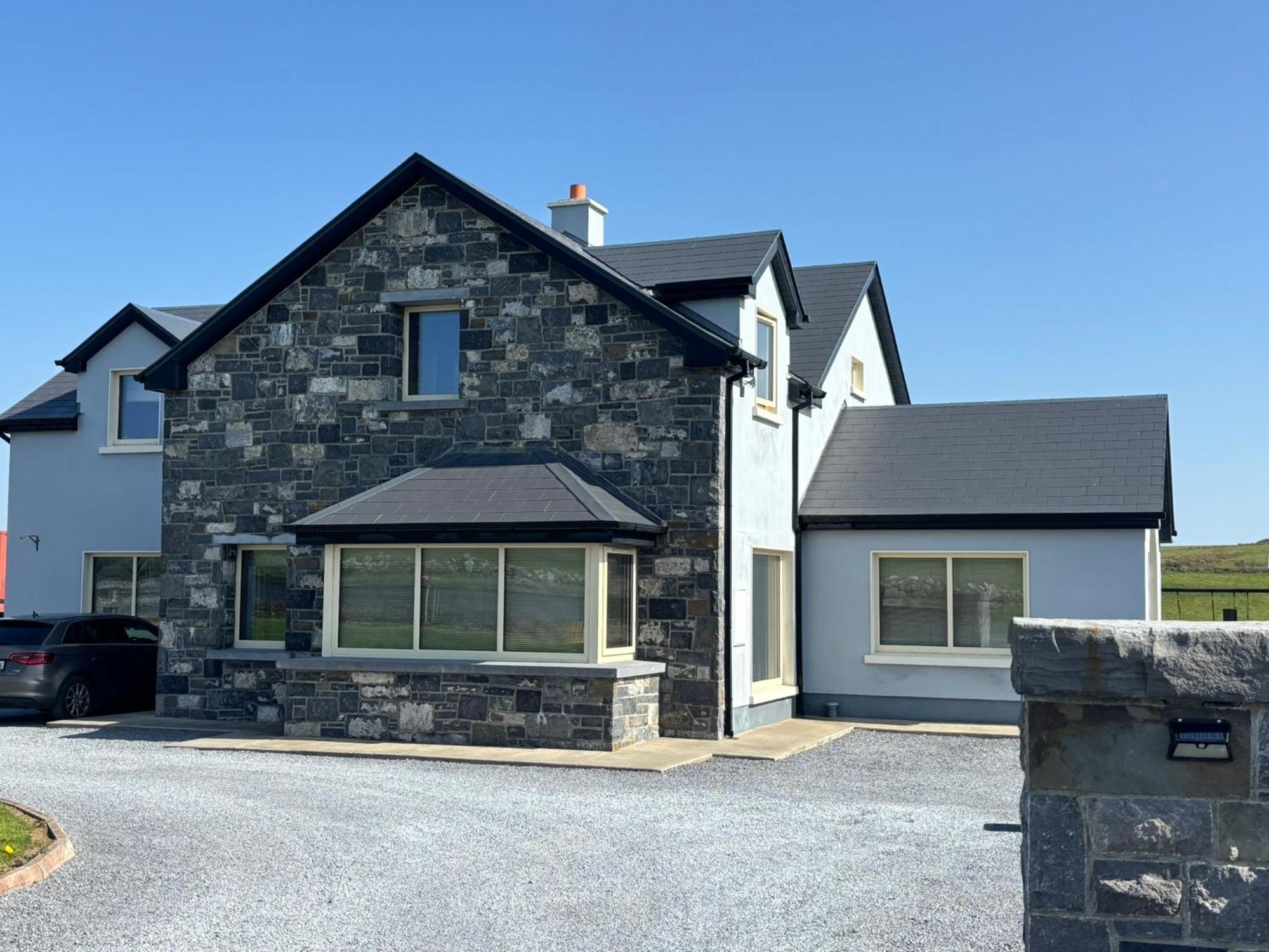 Doolin Village Accomodation מראה חיצוני תמונה
